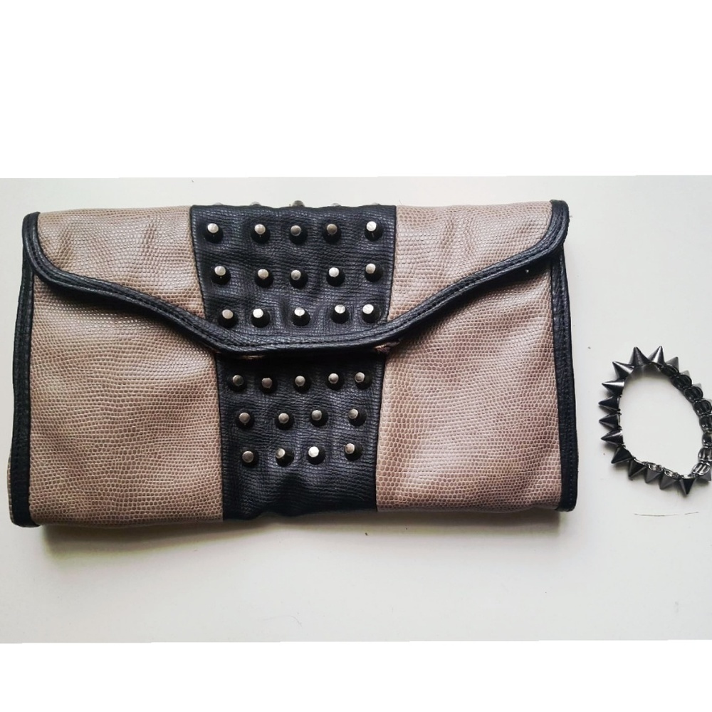 Stylish clutch